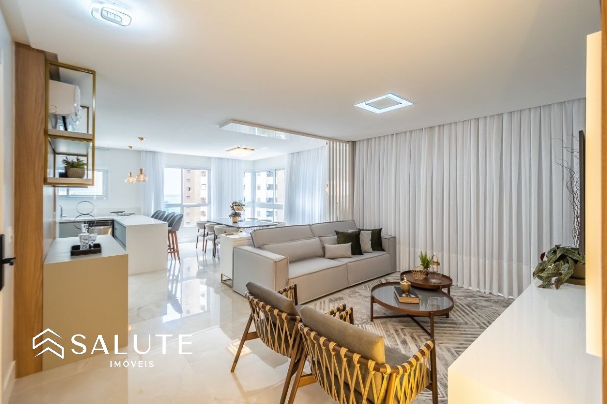 Apartamento 4 suítes á Venda no Centro