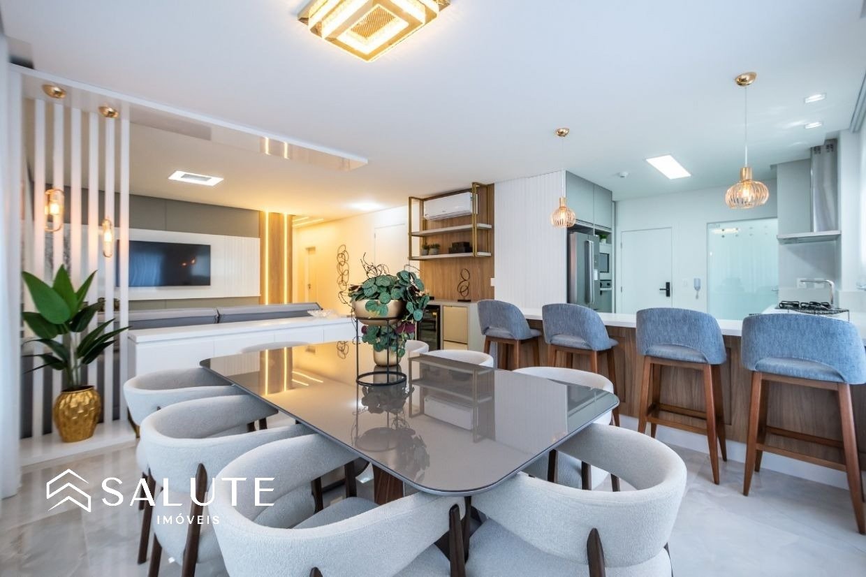 Apartamento 4 suítes á Venda no Centro