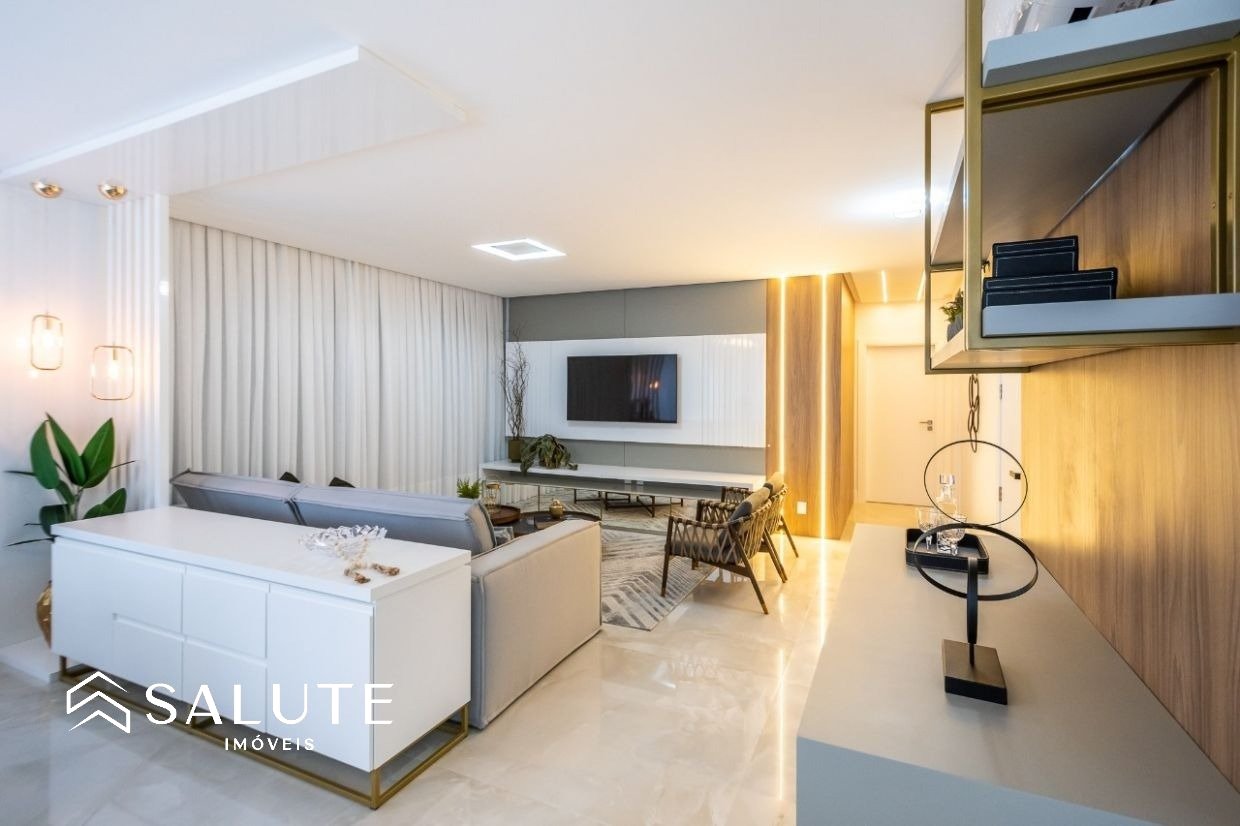 Apartamento 4 suítes á Venda no Centro