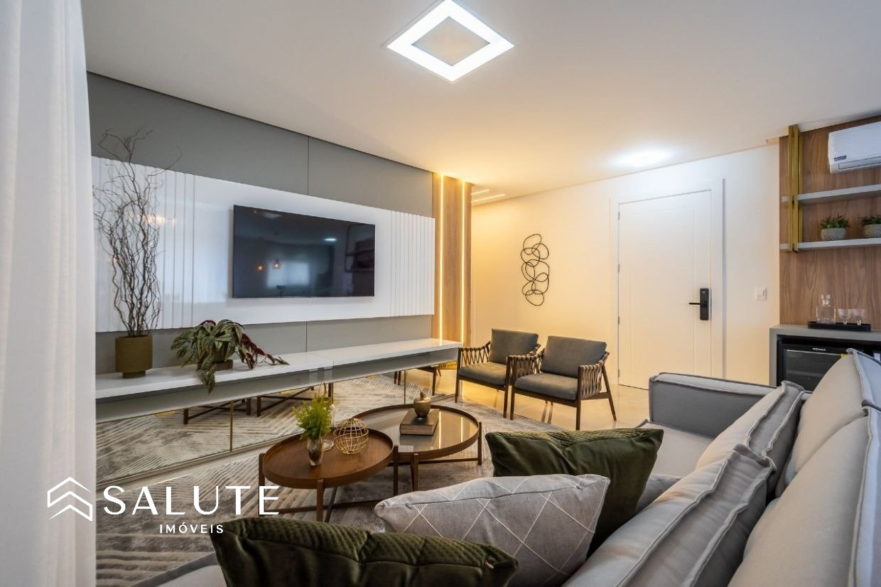 Apartamento 4 suítes á Venda no Centro