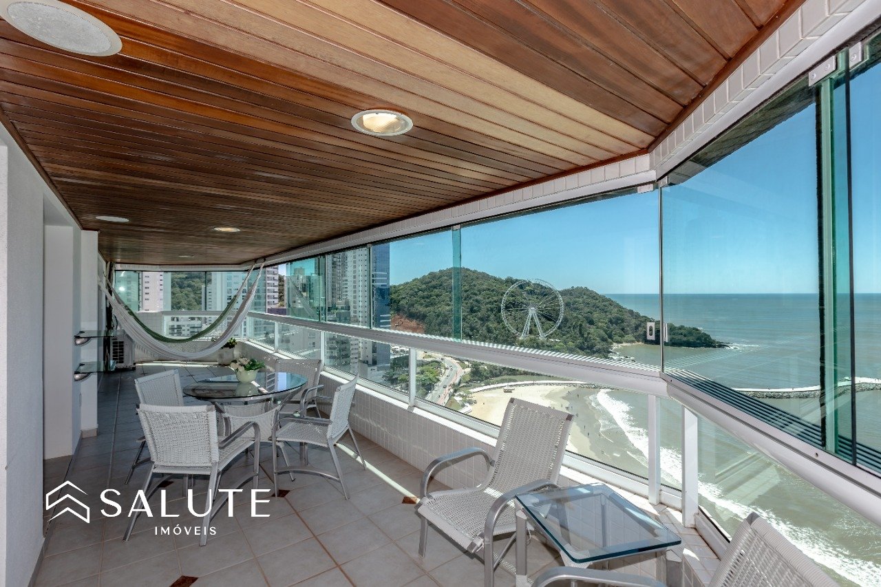 Apartamento frente mar com churrasqueira a carvão