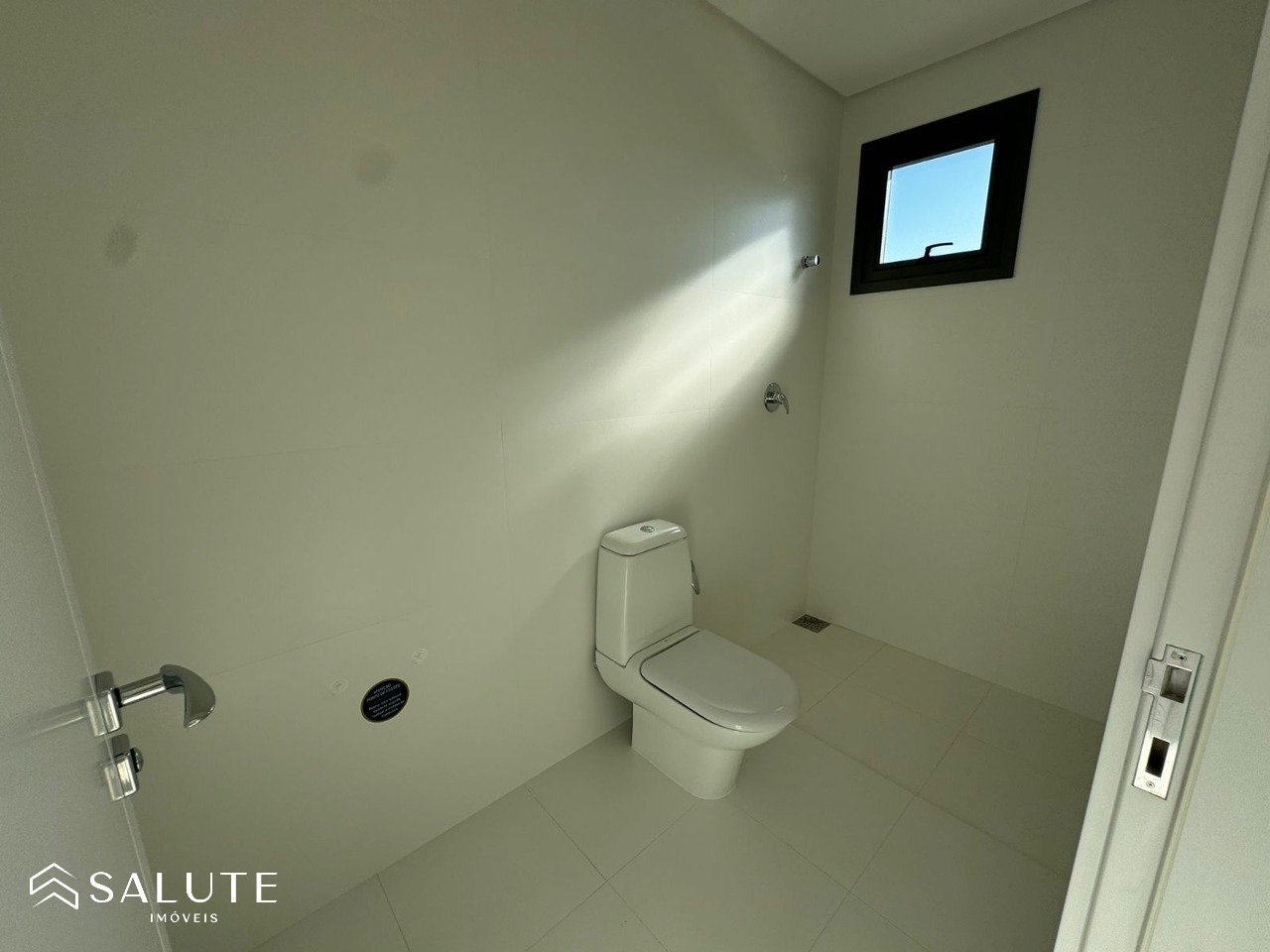 Apartamento 4 suítes na quadra mar