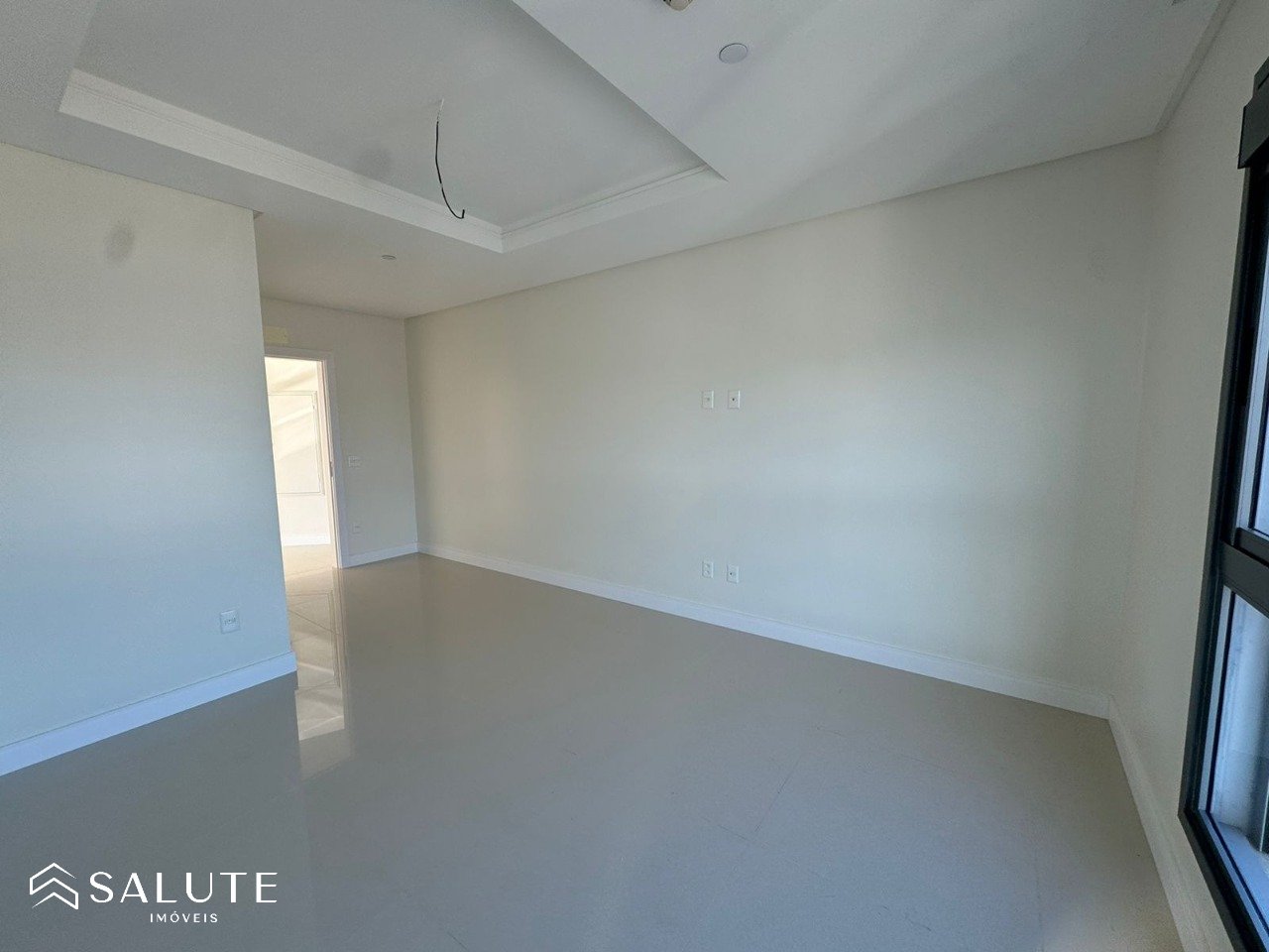 Apartamento 4 suítes na quadra mar
