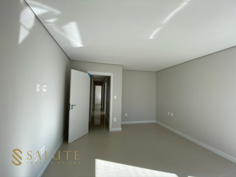 Apartamento 4 suítes Ed. Esquina Bella