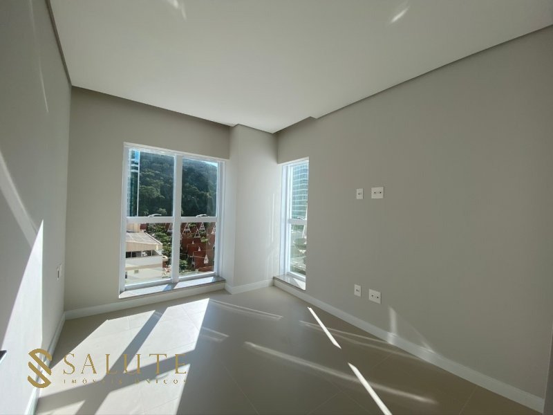 Apartamento 4 suítes Ed. Esquina Bella