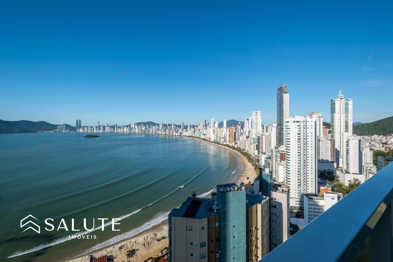 Apartamento com 3 suítes e churrasqueira.