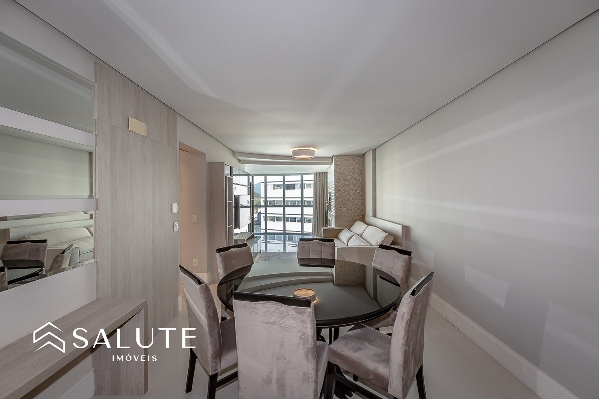 Apartamento central com 3 suítes e 3 vagas