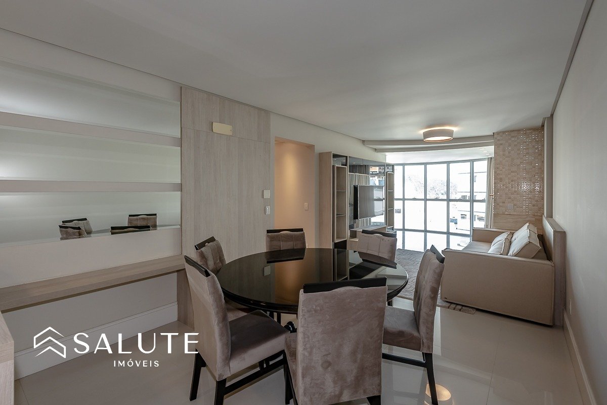 Apartamento central com 3 suítes e 3 vagas