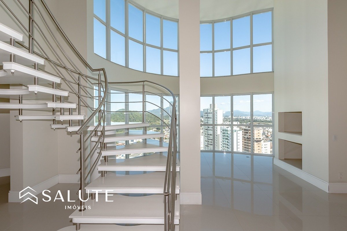 Apartamento duplex com 3 suítes e 3 vagas