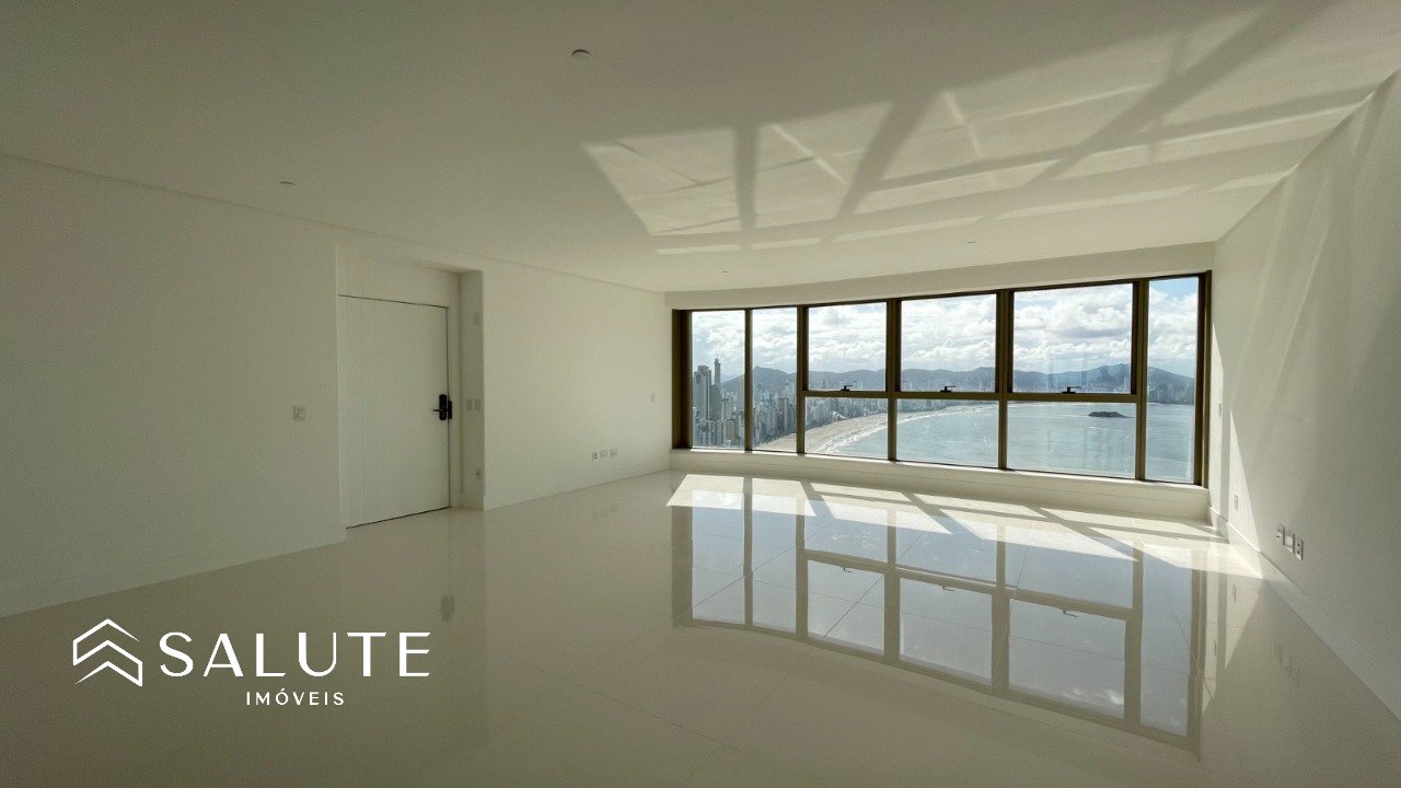 Apartamento á venda 4 Suítes na Barra Sul