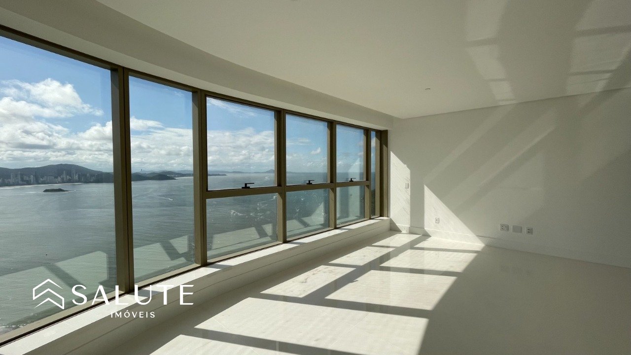 Apartamento á venda 4 Suítes na Barra Sul