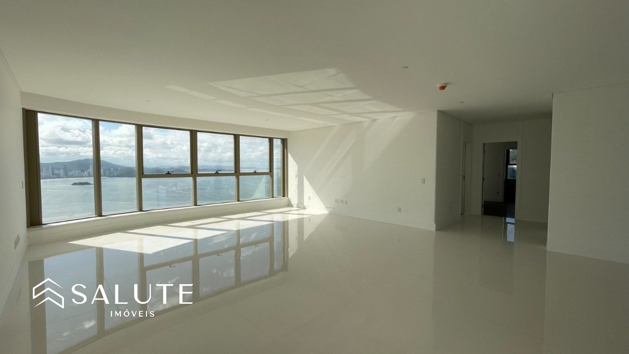 Apartamento á venda 4 Suítes na Barra Sul