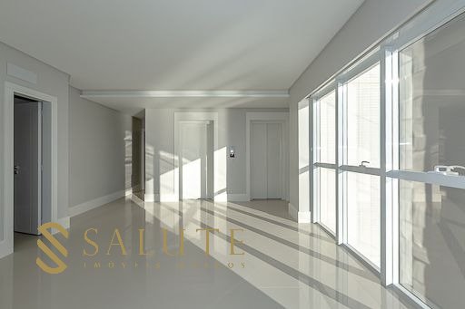 Excelente apartamento frente mar na Barra Sul!