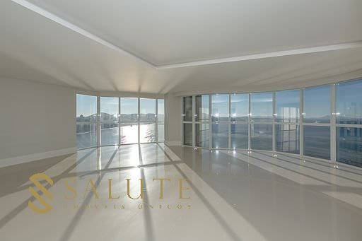 Excelente apartamento frente mar na Barra Sul!