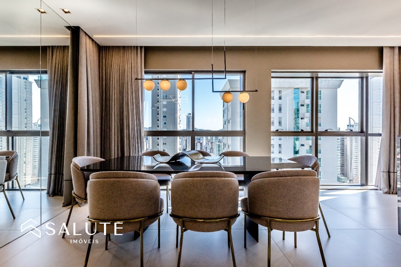 Apartamento com 4 suítes em Balneário Camboriú