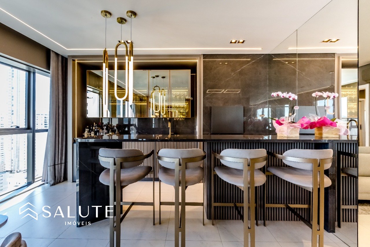 Apartamento com 4 suítes em Balneário Camboriú