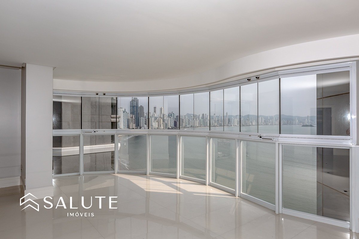 Apartamento 4 suítes frente mar