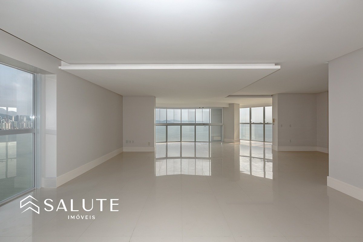 Apartamento 4 suítes frente mar