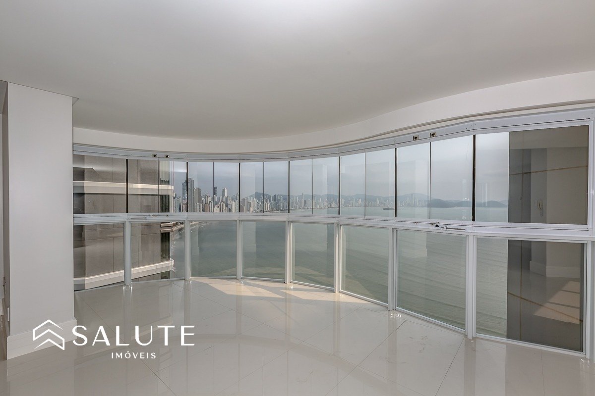 Apartamento 4 suítes frente mar