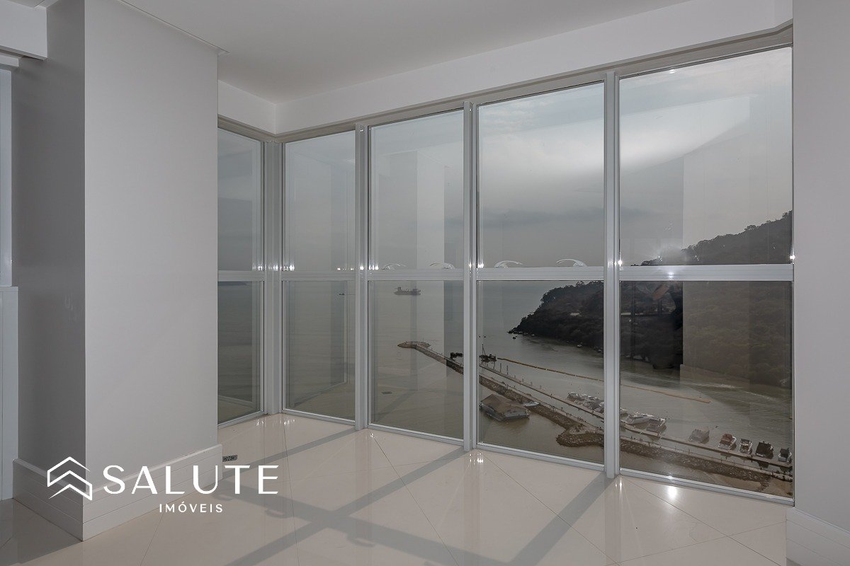 Apartamento 4 suítes frente mar
