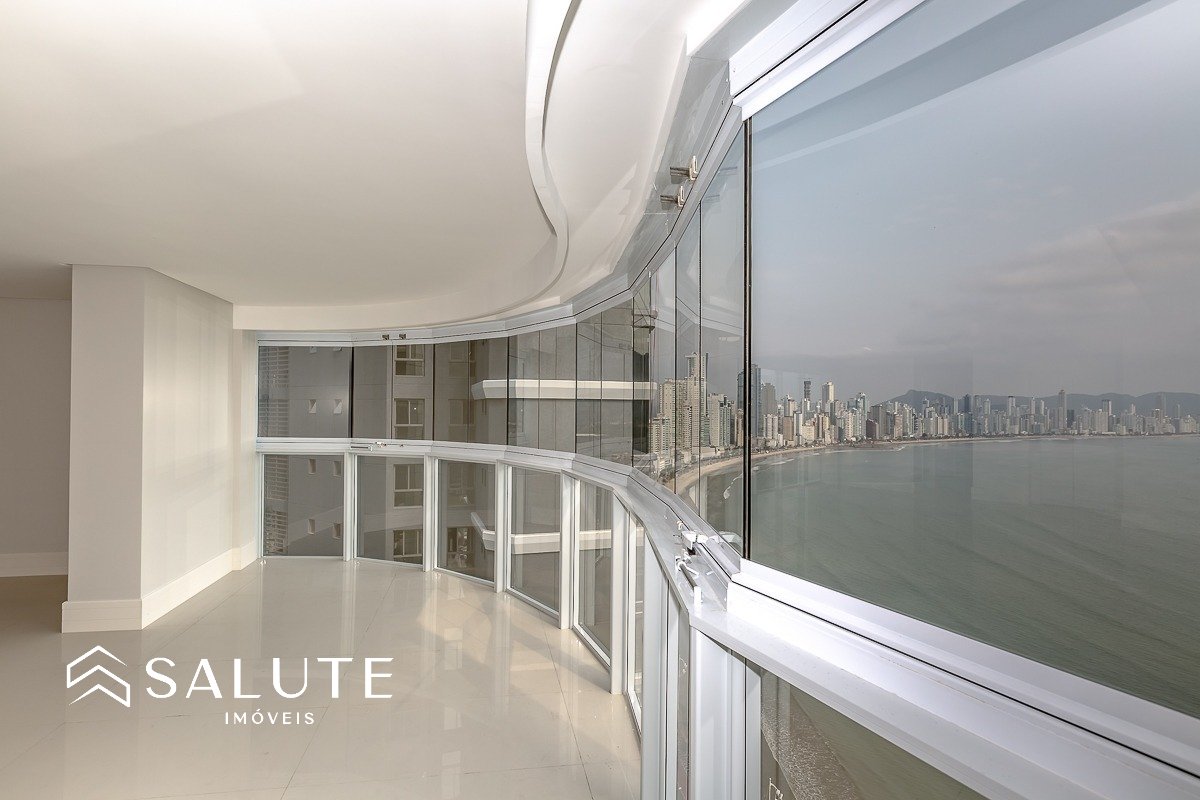 Apartamento 4 suítes frente mar