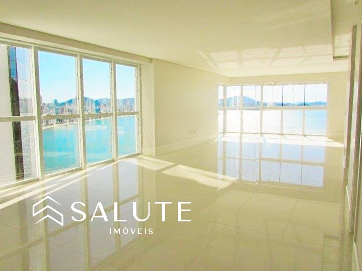 Apartamento com 4 Suítes frente mar em Balneário