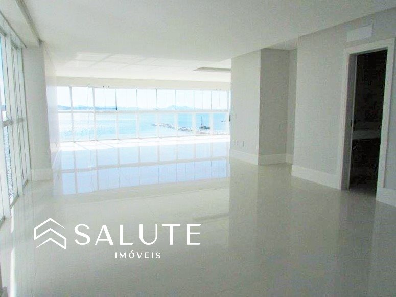 Apartamento com 4 Suítes frente mar em Balneário