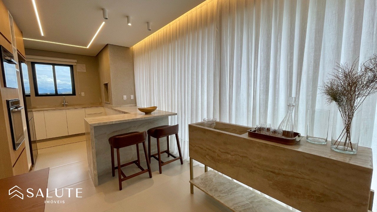 Apartamento alto padrão com 4 dormitórios