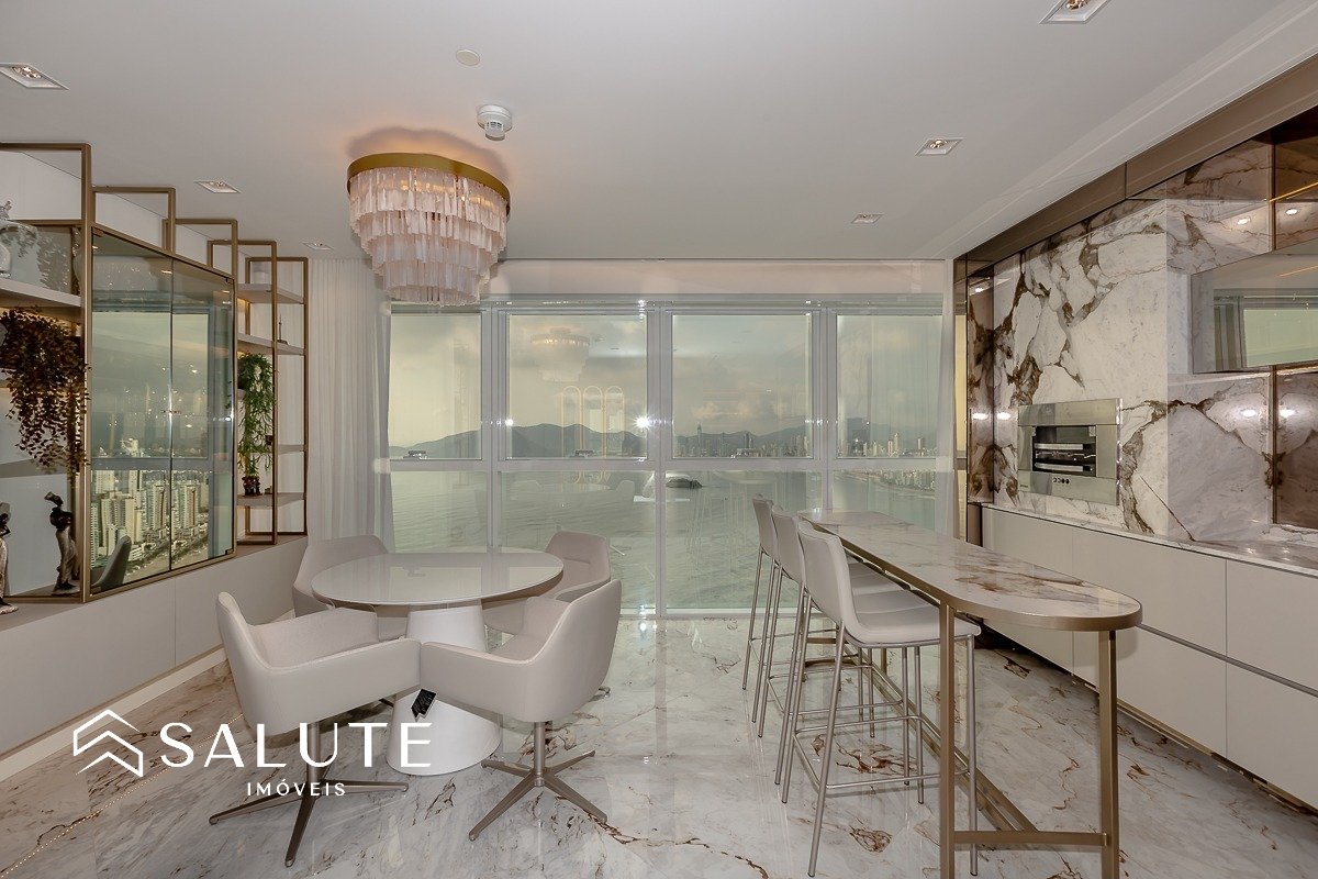 Apartamento 3 suítes de frente para o mar