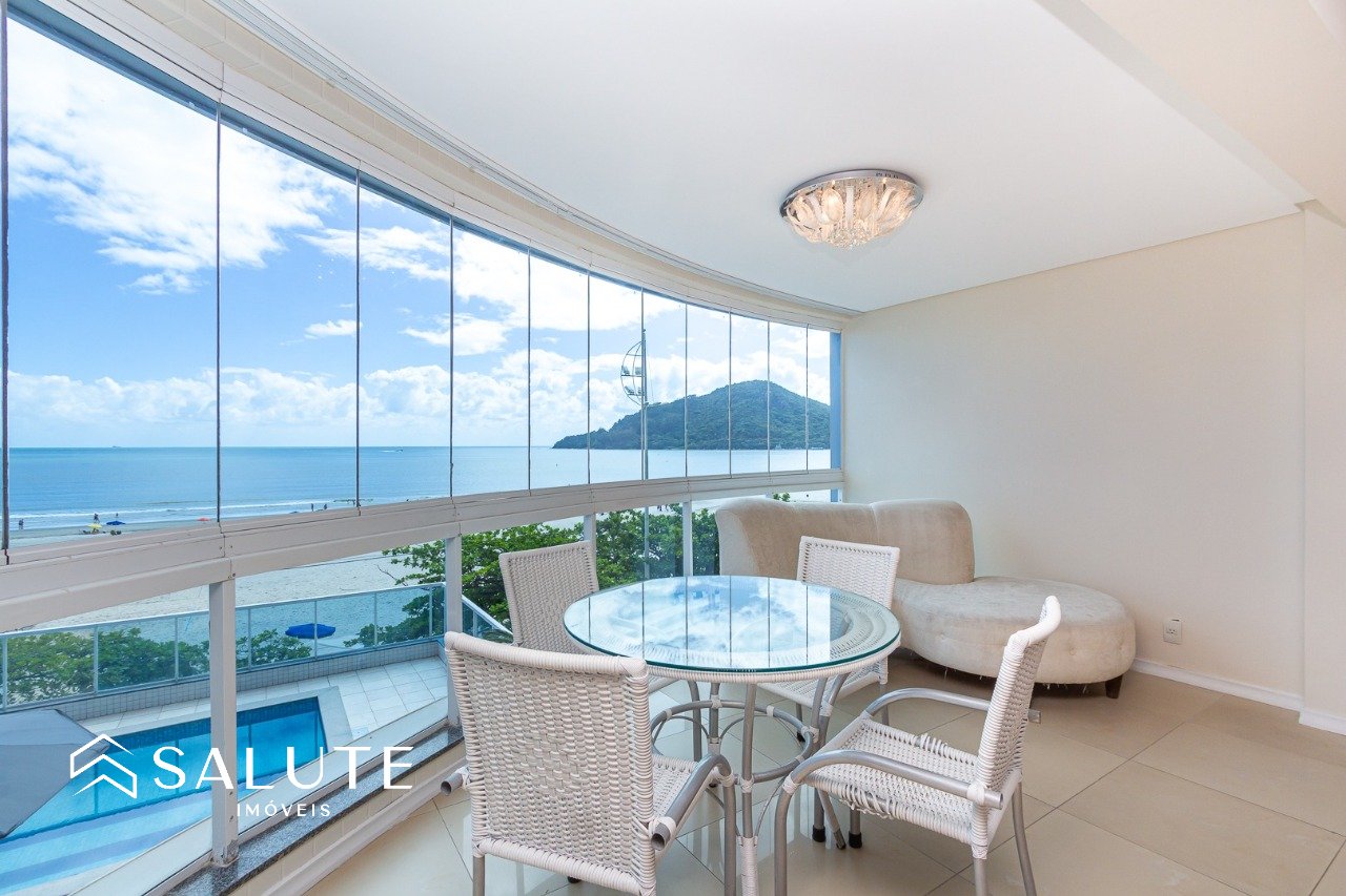 Apartamento frente mar com 3 suítes