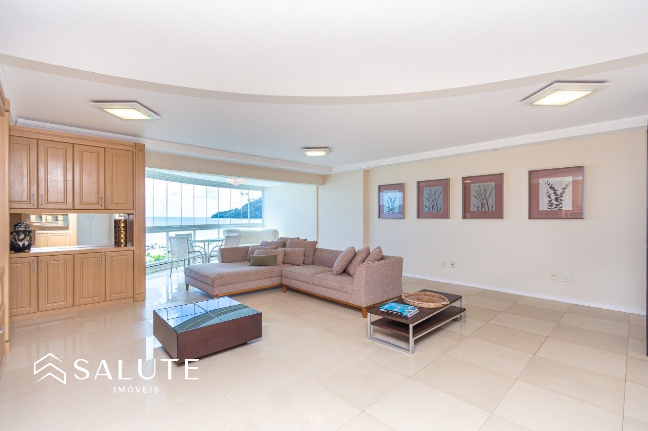 Apartamento frente mar com 3 suítes