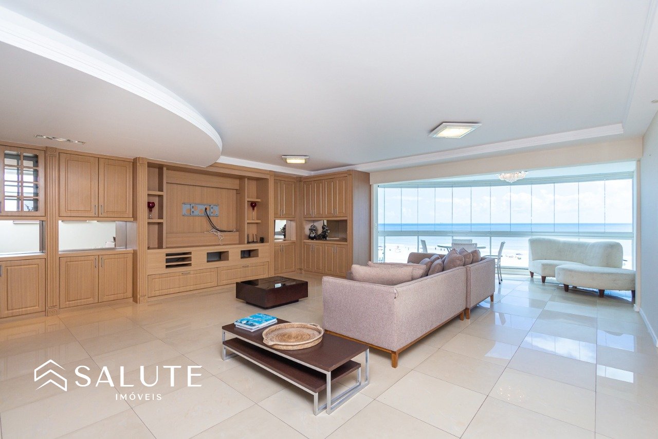 Apartamento frente mar com 3 suítes