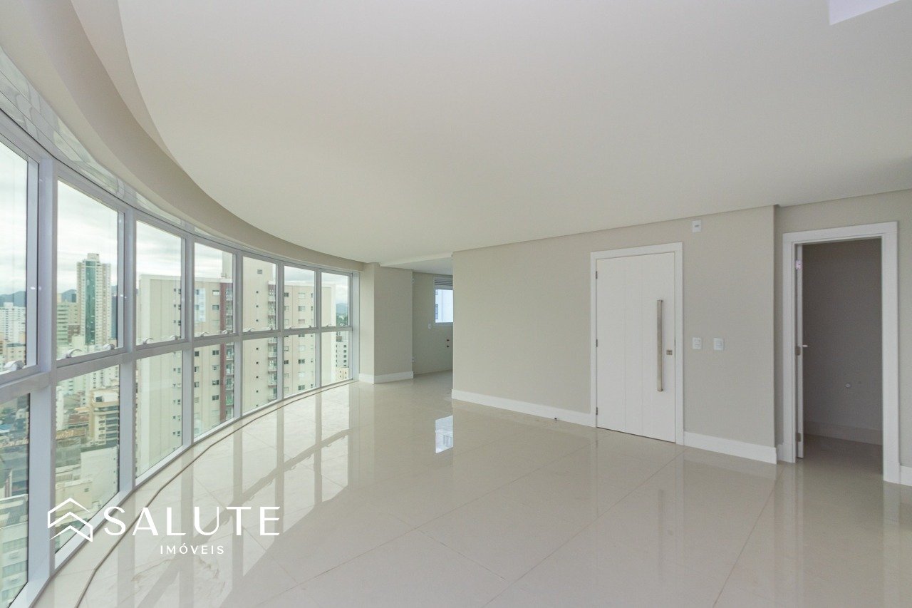 Apartamento 4 dormitórios no coração de Balneário