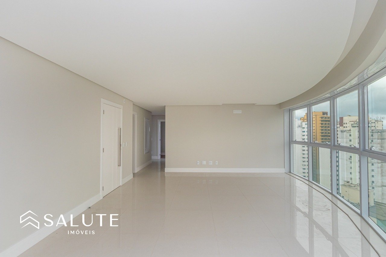 Apartamento 4 dormitórios no coração de Balneário
