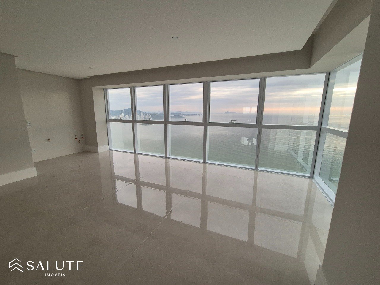 Apartamento Frente Mar de Alto Padrão