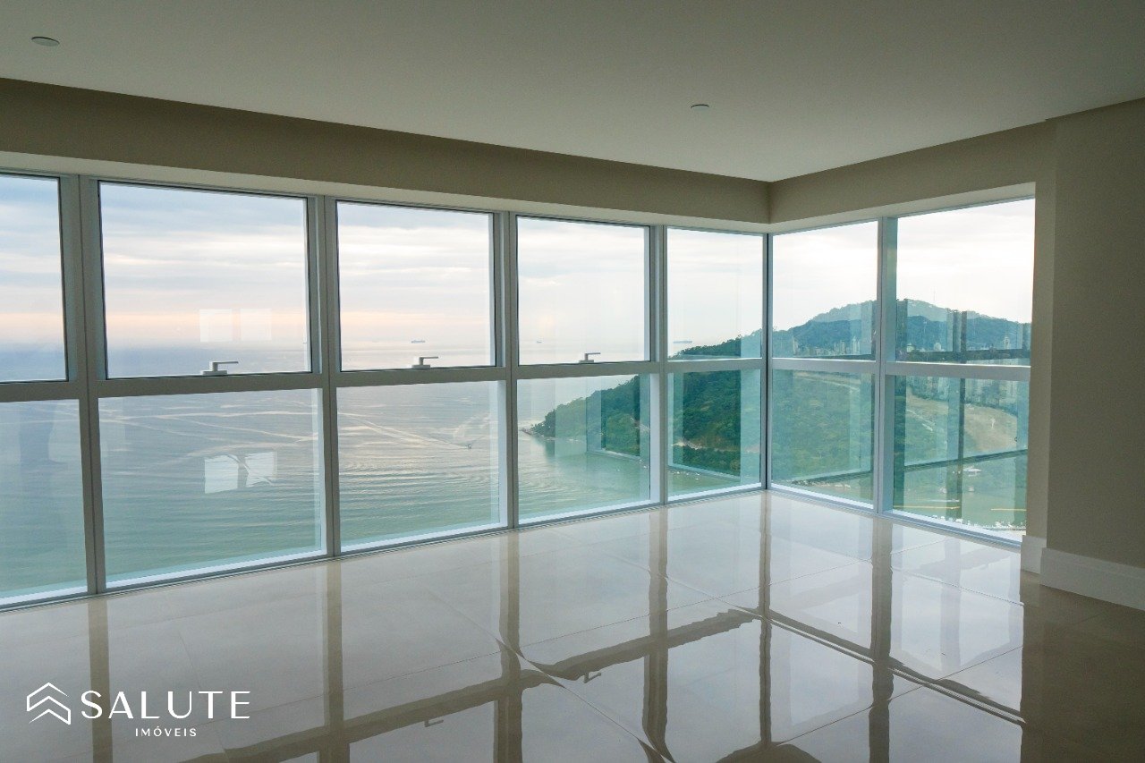 Apartamento Frente Mar de Alto Padrão