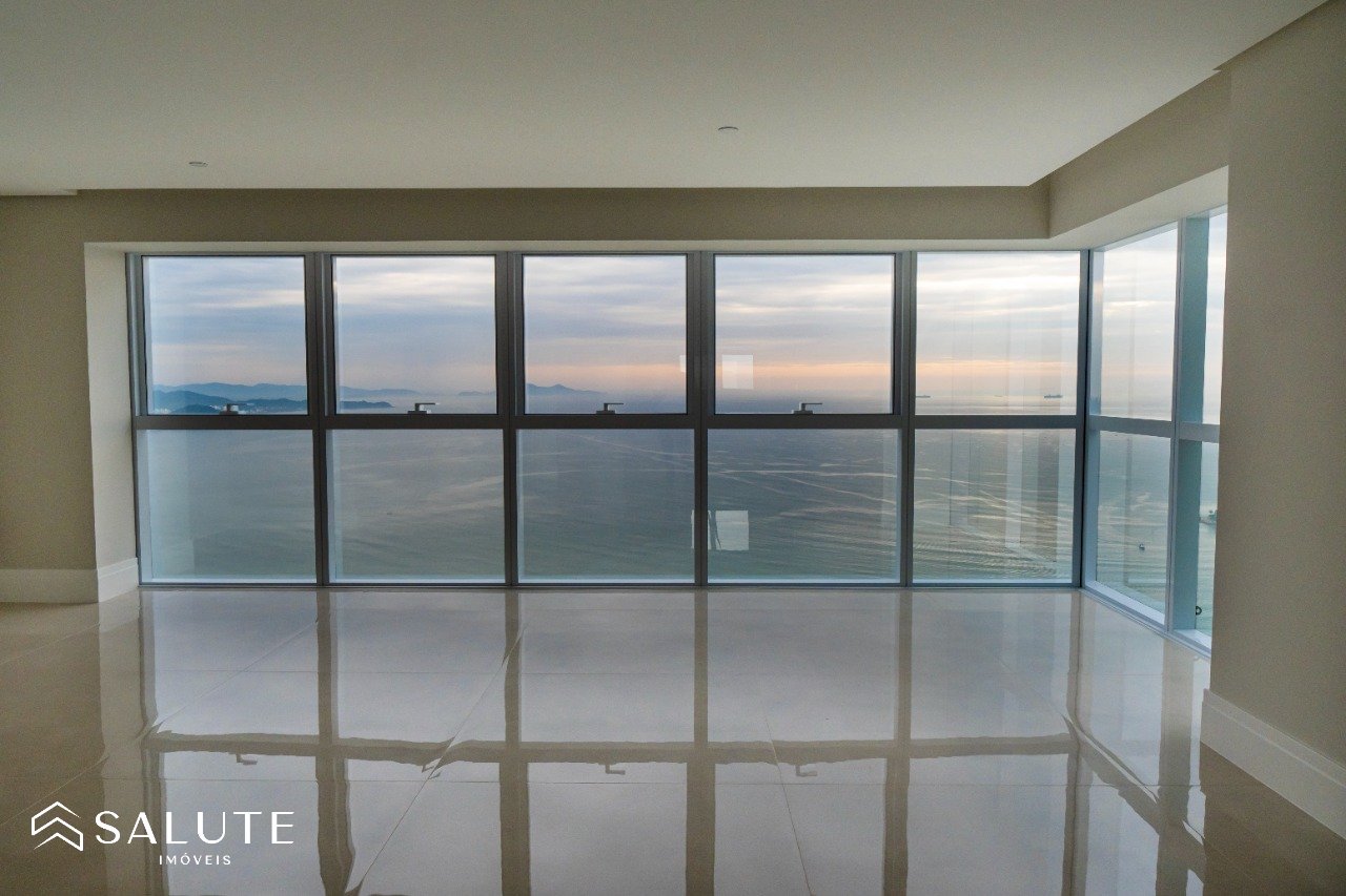 Apartamento Frente Mar de Alto Padrão
