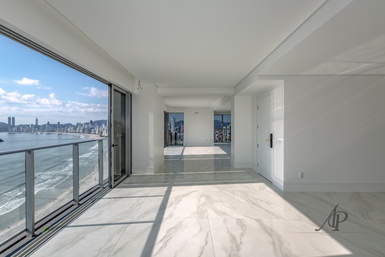 Apartamento Altíssimo Padrão na Barra Norte