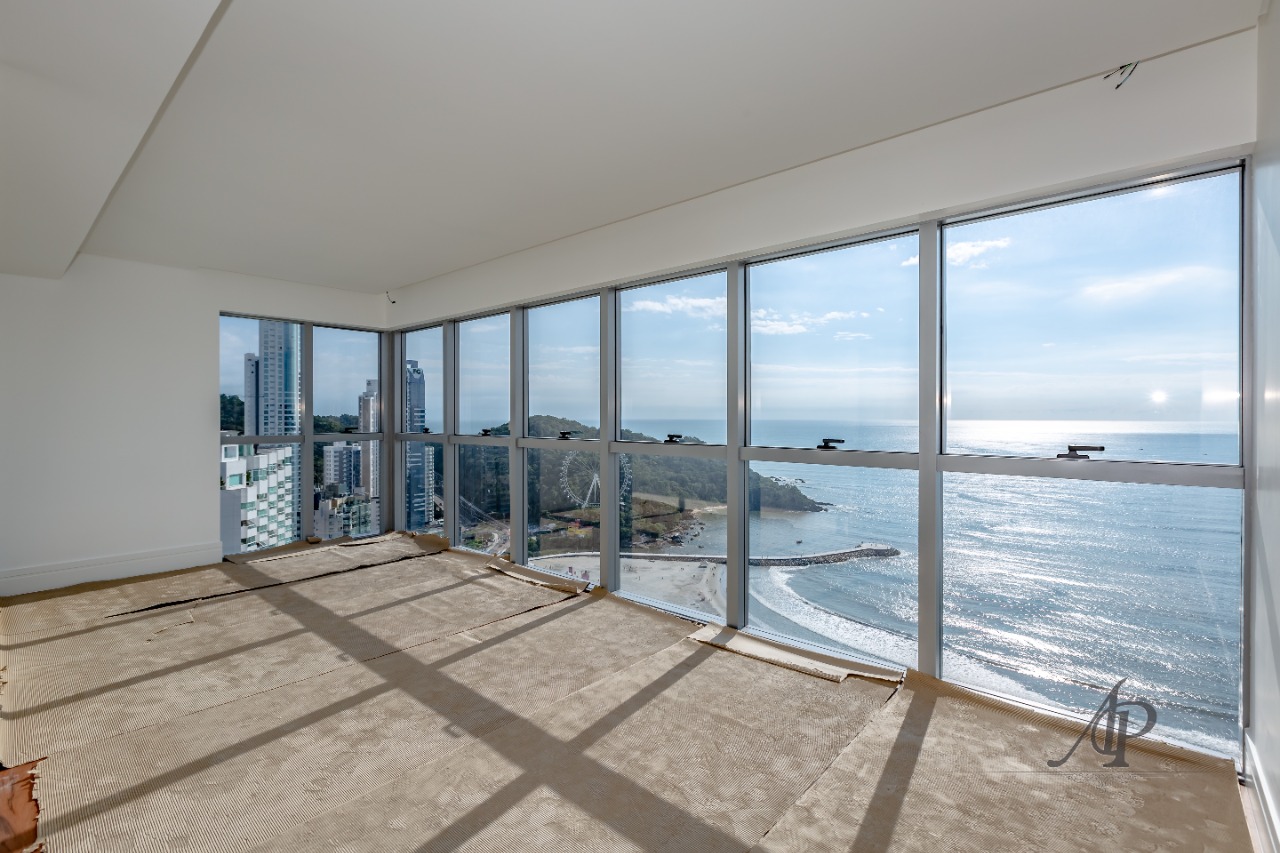 Apartamento Altíssimo Padrão na Barra Norte