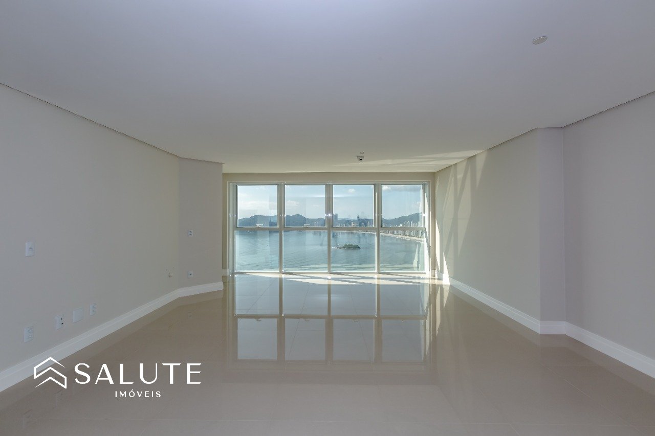 Apartamento FRENTE MAR 3 suítes