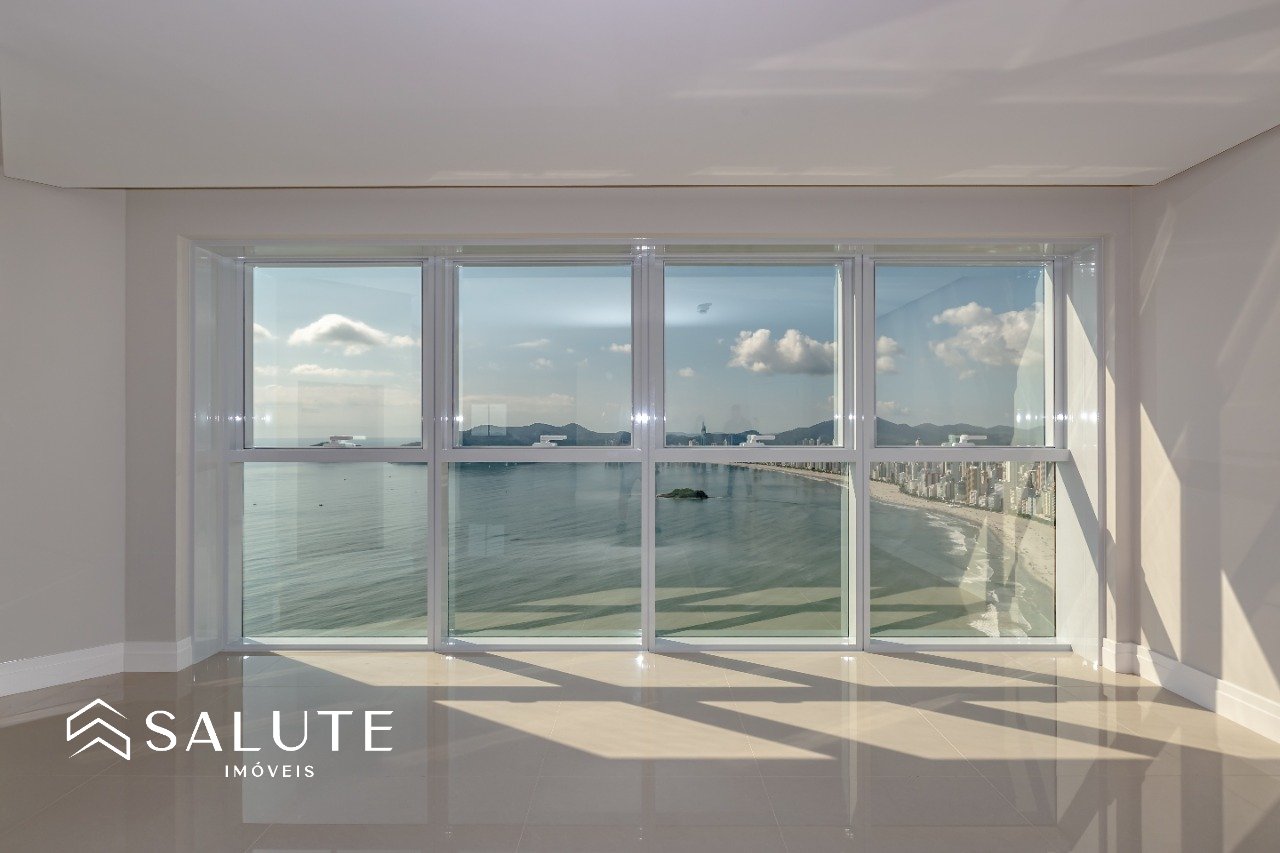 Apartamento FRENTE MAR 3 suítes