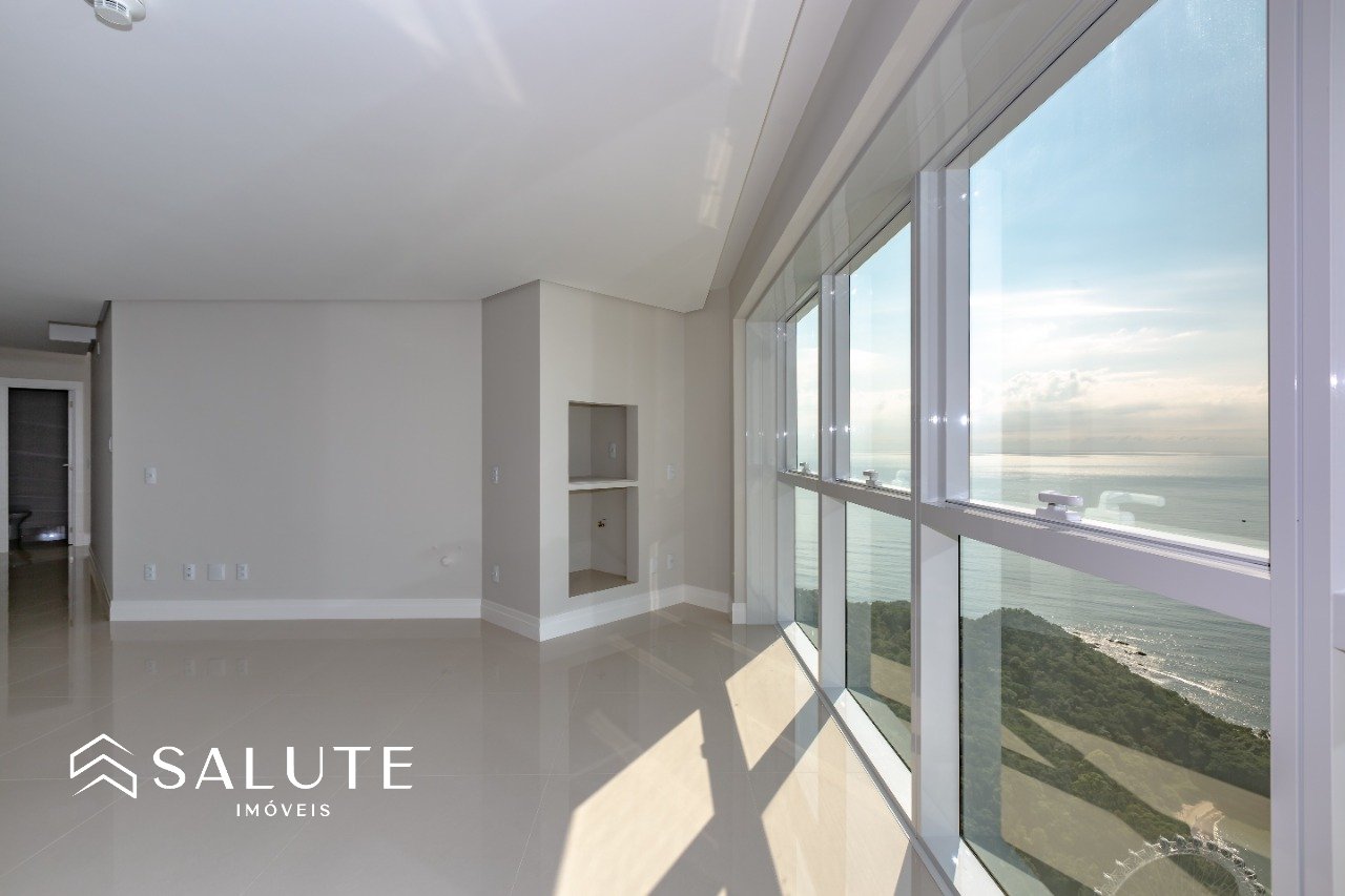 Apartamento FRENTE MAR 3 suítes