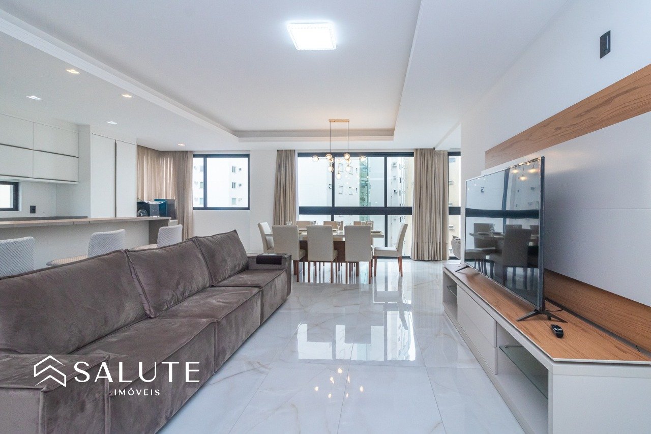 Apartamento 3 suítes.