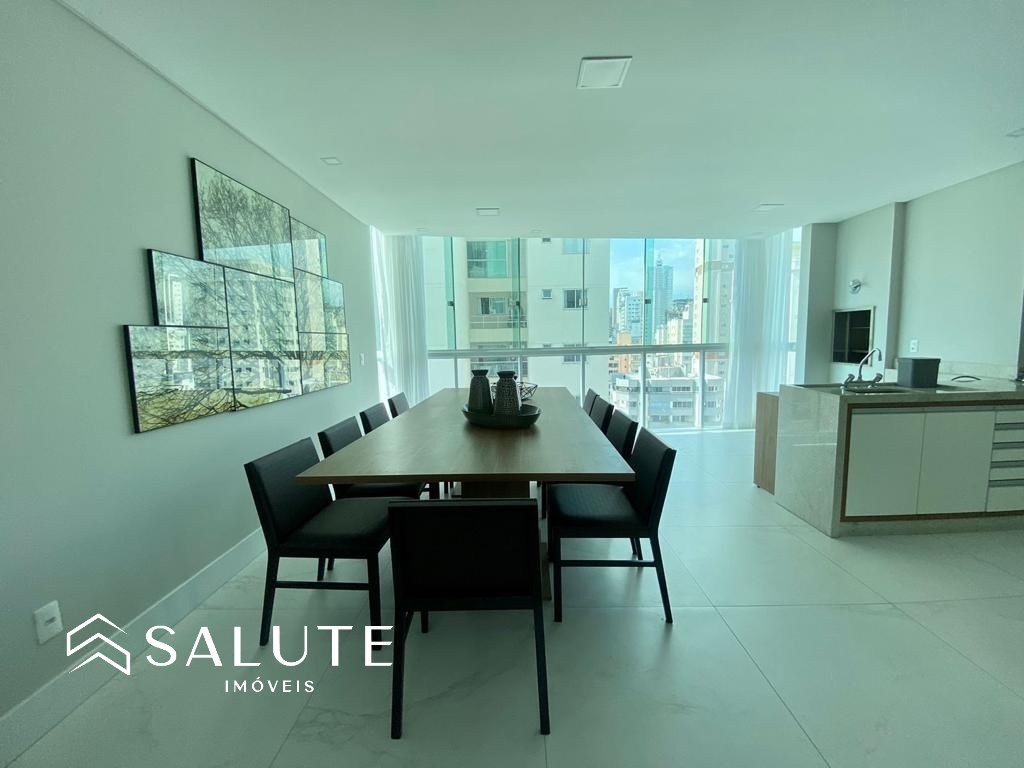 Apartamento à 250m da praia, 3 suítes, mobiliado.