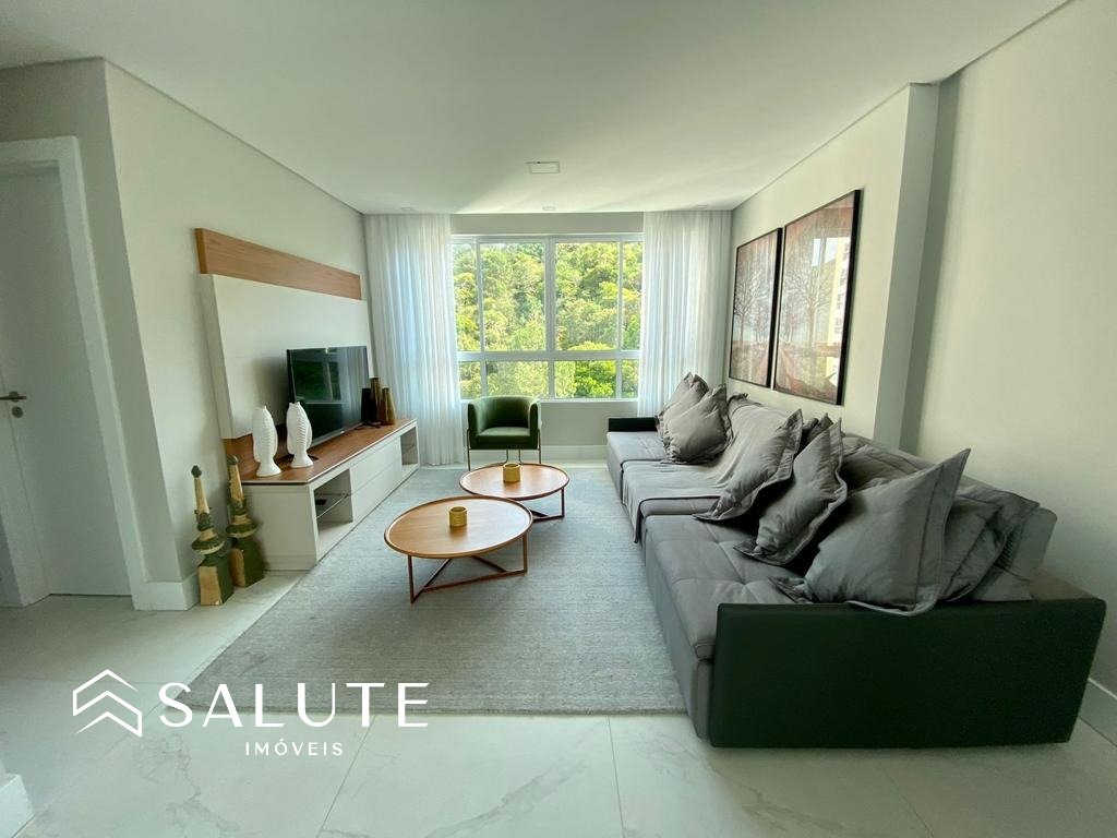 Apartamento à 250m da praia, 3 suítes, mobiliado.