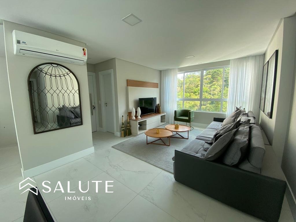 Apartamento à 250m da praia, 3 suítes, mobiliado.