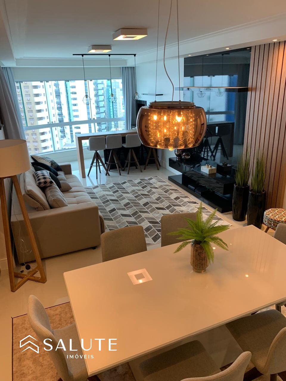 Ótimo apartamento com 3 suítes.