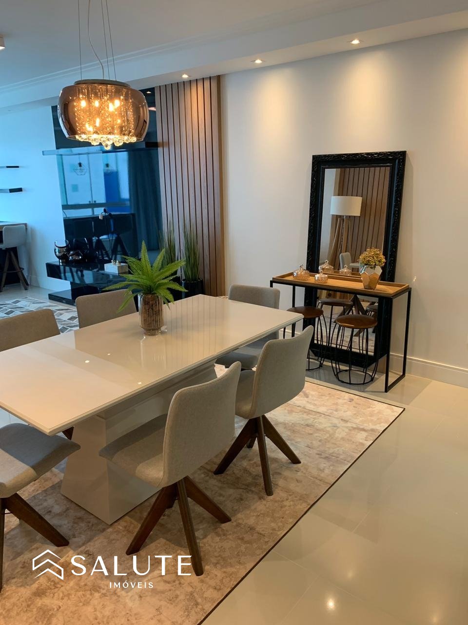 Ótimo apartamento com 3 suítes.