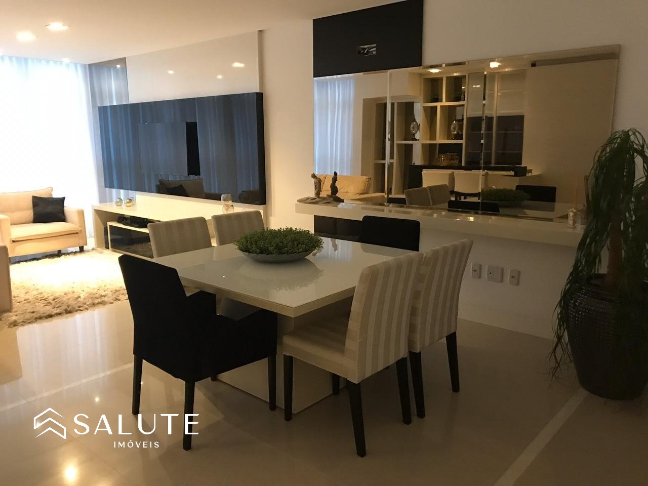 Apartamento á venda 3 Suites na Barra Sul