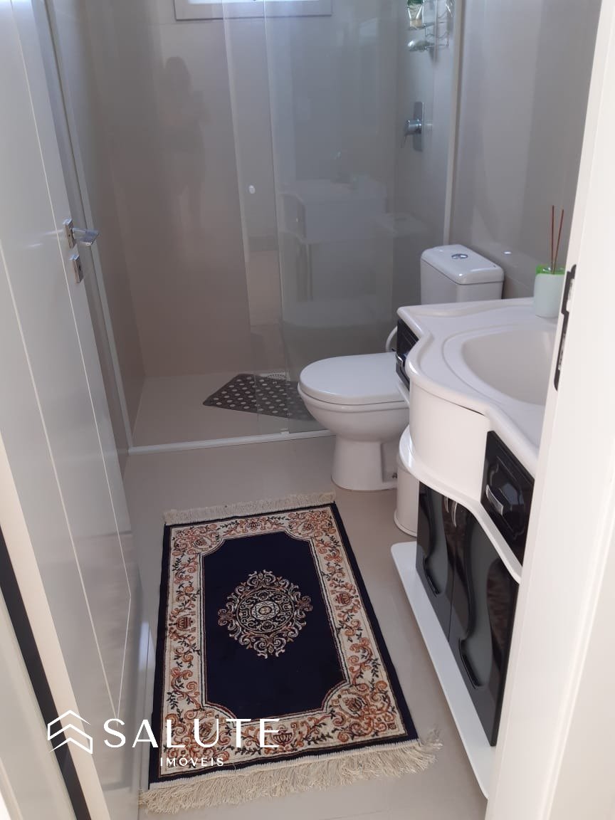 Apartamento a 300 metros do mar com 4 suítes